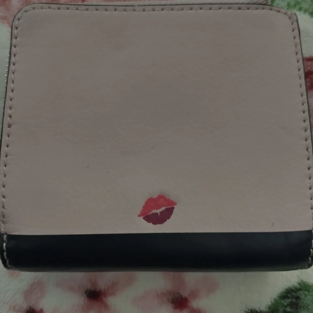 Kate Spade Disney Minnie Mouse Wallet - Picture 2 of 4